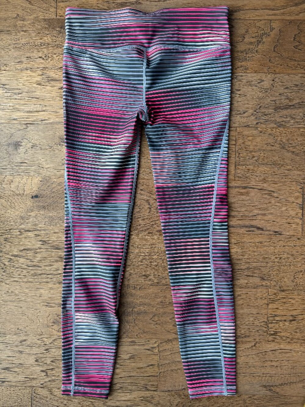 Gap Fit pants (size medium) small flaw